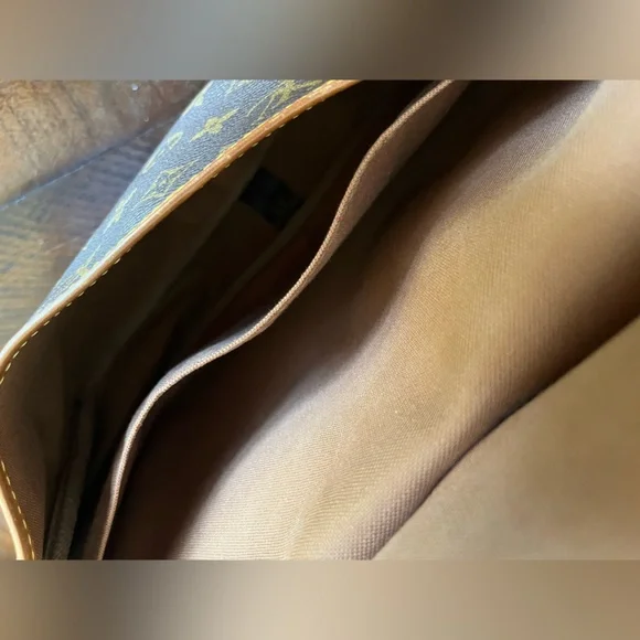 Louis Vuitton Saumur 30 in Monogram - Picture 7 of 15